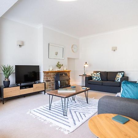 Beautiful Detached Home In Quaint Village Setting Wetherby Exterior photo